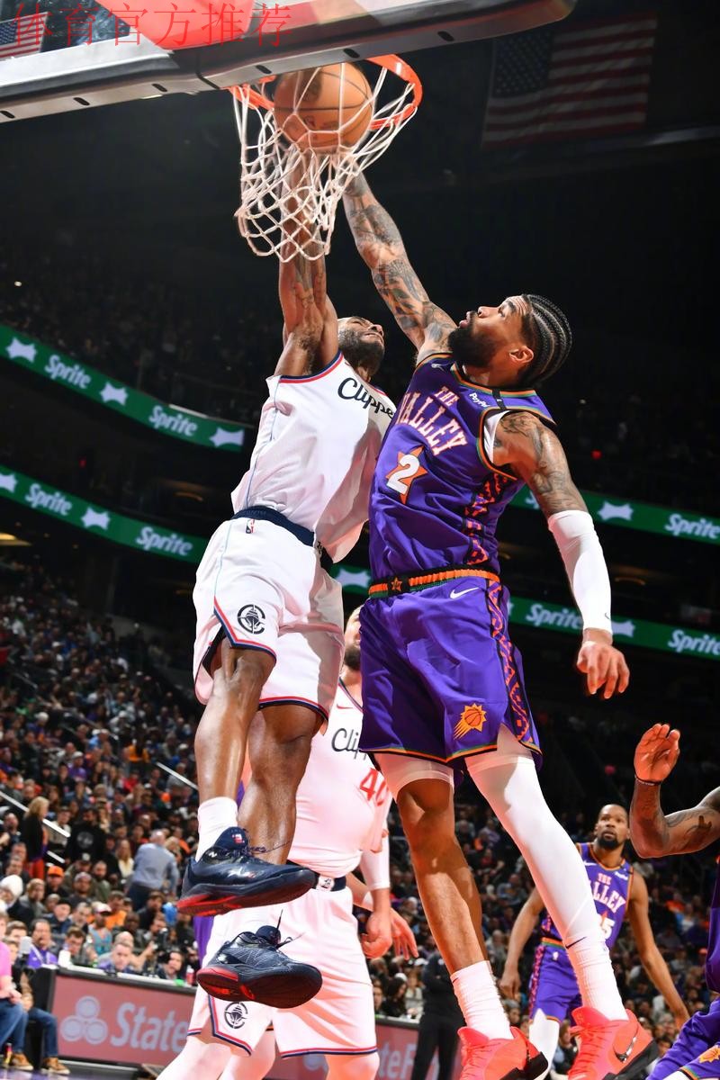 伦纳德半场11投5中,三分2中0得到11分2篮板1助攻1抢断 伦纳德半场11投5中,三分2中0得到11分2篮板1助攻1抢断