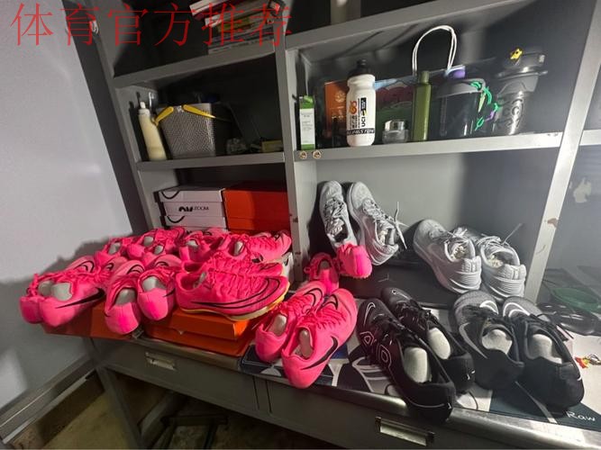 橄榄球场上的篮球灵感,迪格斯上脚定制款Ja3主题钉鞋 橄榄球场上的篮球灵感,迪格斯上脚定制款Ja3主题钉鞋